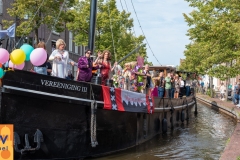 Meppel 22 augustus 2024: Meppel  Pride  beleving vanaf de wal langs de grachten