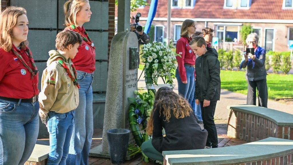 Stille tocht Joods monument Slotplantsoen, foto Leo de Harder