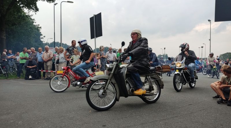 AMBC Oldtimer Bromfietsrit, foto AMBC