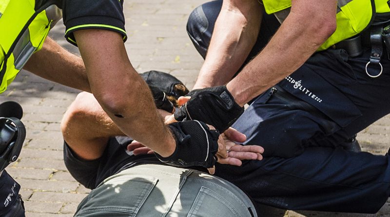 Politie aanhouding arrestatie, foto Shutterstock (RTV Meppel)