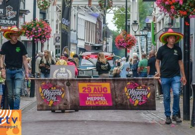 Donderdag Meppeldag: optocht beetje zomercarnaval in de straten van Meppel