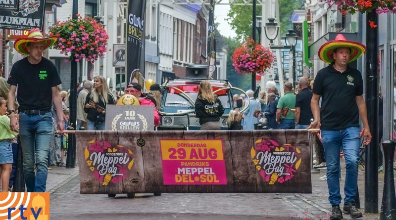 Donderdag Meppeldag: optocht beetje zomercarnaval in de straten van Meppel