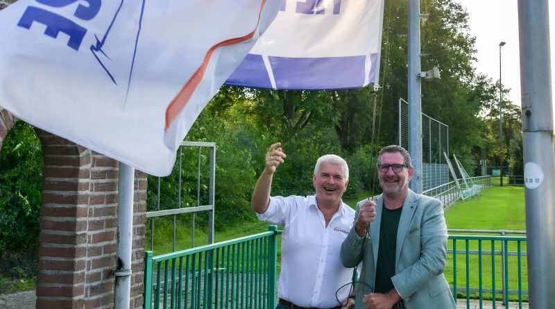 Drentse Fiets4Daagse officieel geopend met hijsen van de vlag