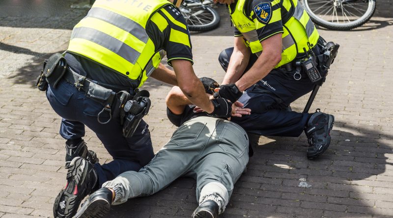 Stock politie arrestatie, foto Shutterstock (RTV Meppel)