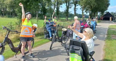 Scootmobiel en driewielfietstocht, foto Meppel Actief