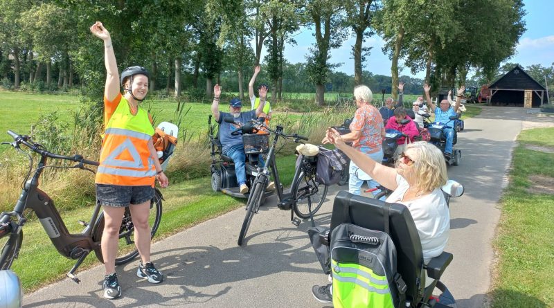 Scootmobiel en driewielfietstocht, foto Meppel Actief