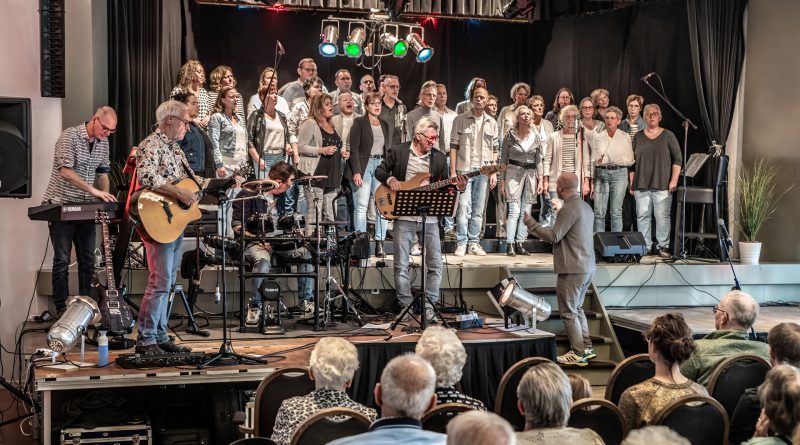 Popkoor Afslag Nijeveen, foto Wim Goedhart